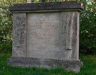 Kebbel-Gedenkstein, ca. 1921 - 41, Gussbeton, 170 x 200 x 35