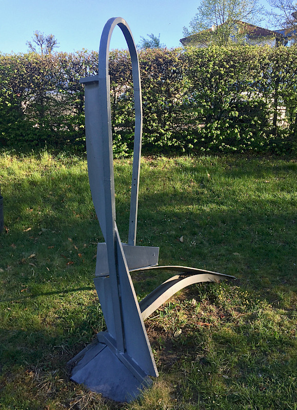 Erwin Regler, 1986, Stahl, 180 x 60 x 150 cm (Dauerleihgabe des Künstlers seit 1992)