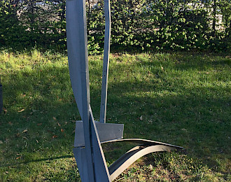 Erwin Regler, 1986, Stahl, 180 x 60 x 150 cm (Dauerleihgabe des Künstlers seit 1992)