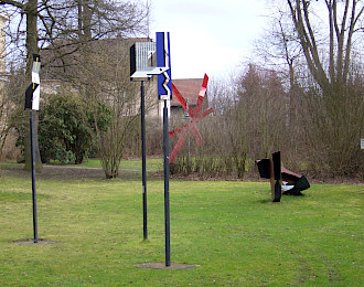 Hubert Baumann, Himmelszeichen I, II, III, 1990, Metall verzinkt und bemalt, je ca. 2,5 - 3 m hoch