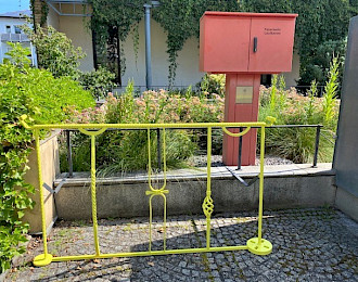Fred Ziegler, Velostand, 2021, Stahl verzinkt und pulverbeschichtet, 107 x 175 x 20 cm