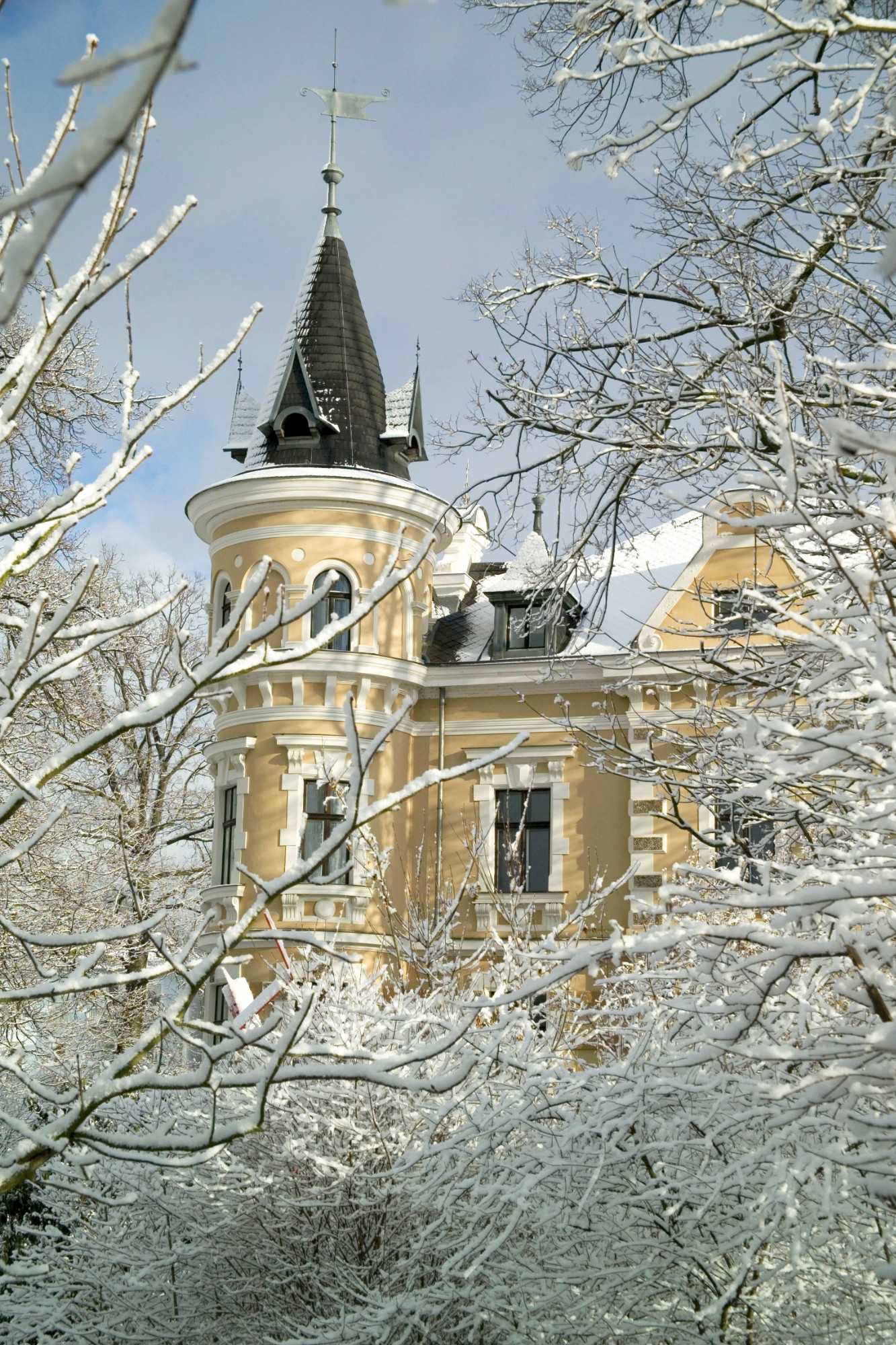 Turm der Villa Kebbel im Winter ©Herbert Bürger
