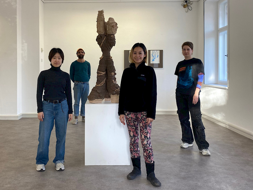 Die Künstler:innen Frida Kato, Stefan Holzmair, Ayaka Terajima und Anna Lena Keller (v.l.n.r.)