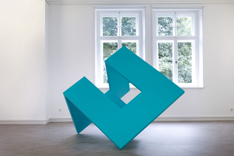 Madeleine Boschan, Claiming space without ever taking space from space, 2024, acrylic, champagne chalk, medium density fiberboard, frame wood, ca. 174 x 215 x 157 cm, exhibition view 2024, Kebbel Villa, Schwandorf