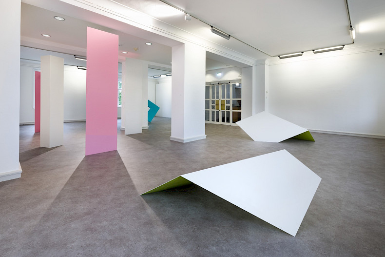 Madeleine Boschan, Claiming space without ever taking space from space, exhibition view 2024, Kebbel Villa, Schwandorf