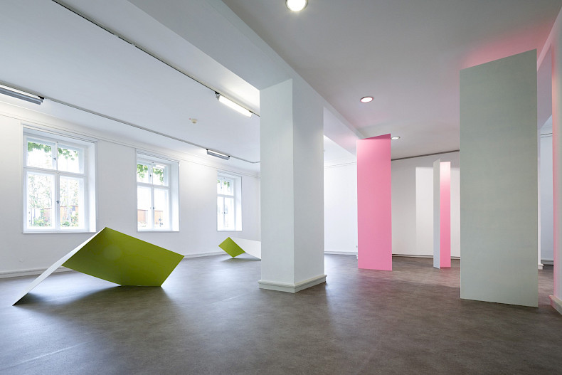 Madeleine Boschan, Claiming space without ever taking space from space, exhibition view 2024, Kebbel Villa, Schwandorf