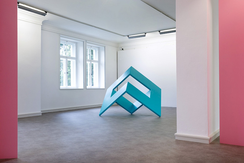 Madeleine Boschan, Claiming space without ever taking space from space, exhibition view 2024, Kebbel Villa, Schwandorf