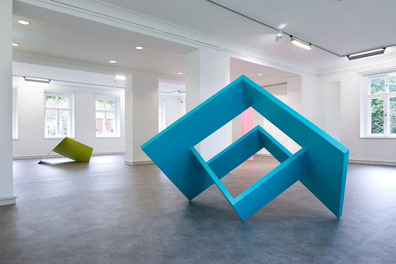 Madeleine Boschan, Claiming space without ever taking space from space, exhibition view 2024, Kebbel Villa, Schwandorf