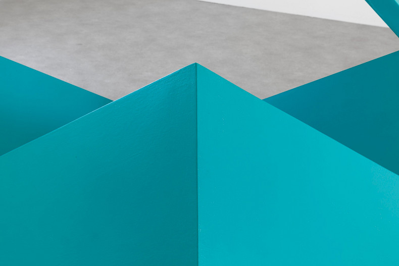 Madeleine Boschan, Claiming space without ever taking space from space, 2024, acrylic, champagne chalk, medium density fiberboard, frame wood, ca. 174 x 215 x 157 cm, exhibition view 2024, Kebbel Villa, Schwandorf