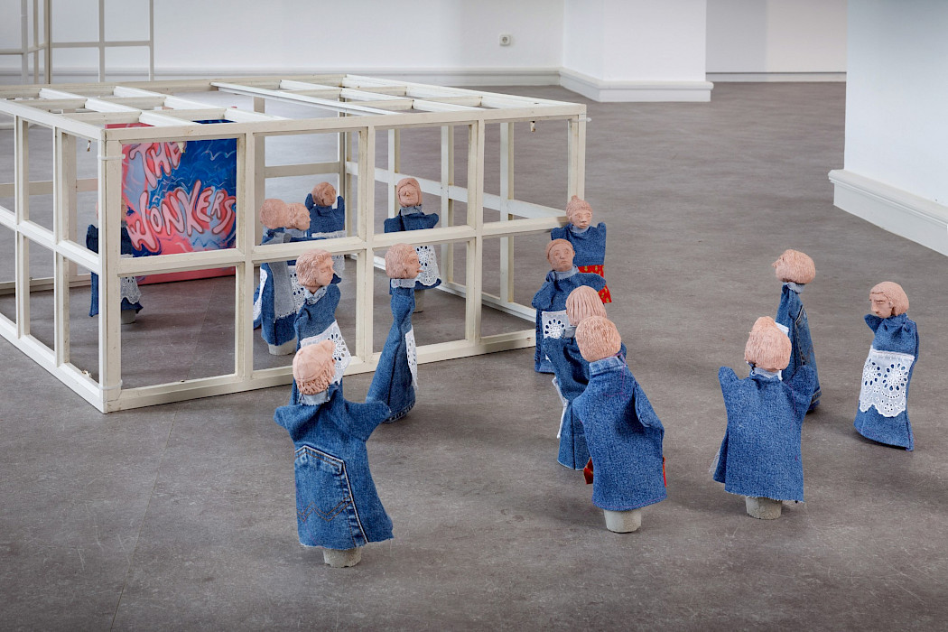 Camille Tsvetoukhine: Detail of the House of Illusions, 2025, window frame, marionettes made of burnt red sandstone and denim, 80 × 80 × 37 cm, exhibition view 2025, Kebbel Villa, Schwandorf (Photo: Clemens Mayer)