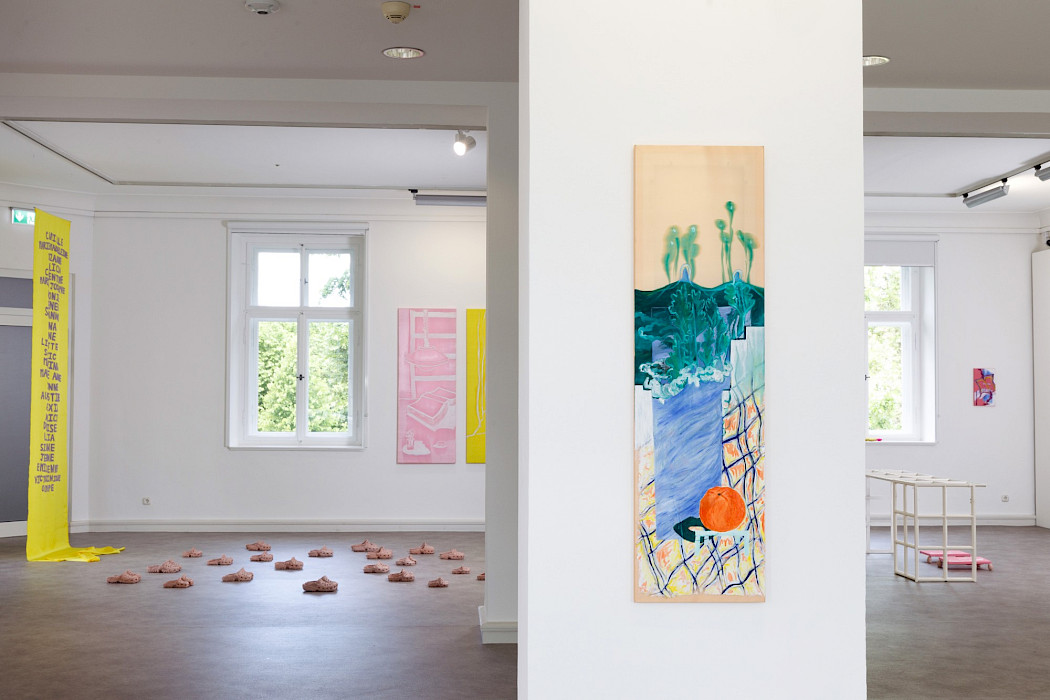 Camille Tsvetoukhine: Female Transloaders of Oranges, 2024 Oil and pastel on silk 140 × 40 cm (Photo: Clemens Mayer)