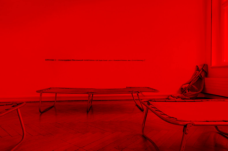 Polina Shcherbyna: Aschenglorie. The peace of emptiness, Installation Folding beds from the Soviet Union, ashes, pigments, encaustic, oil, steel, wood burning/carving, Dimensions variable (Photo: Clemens Mayer)