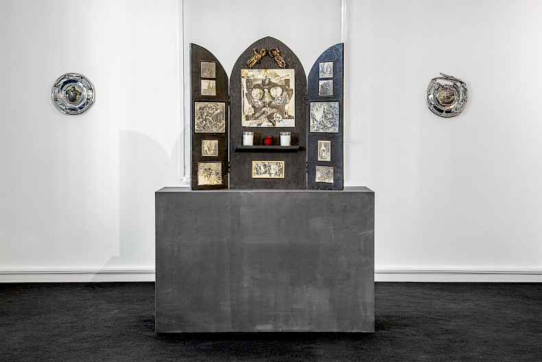 Sam Goodman: Eichmann Remember (Eichmann Triptych), c. 1961, Collage und Fundobjekte auf Holzkonstruktion, 99 × 91 cm (Foto: Marcus Rebmann)