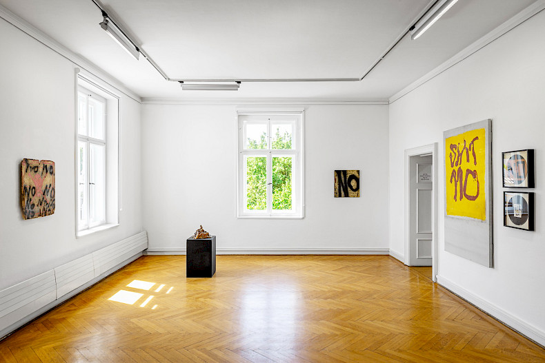 NEIN! Boris Lurie and NO!art, Ausstellungsansicht 2026, Kebbel Villa, Schwandorf (Foto: Marcus Rebmann)