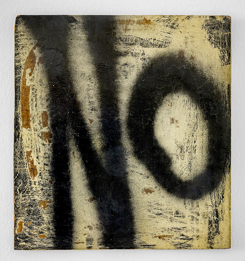 Boris Lurie: Untitled (NO sprayed), 1963, Sprühfarbe auf Masonit, 56 × 52 cm (Foto: Marcus Rebmann)