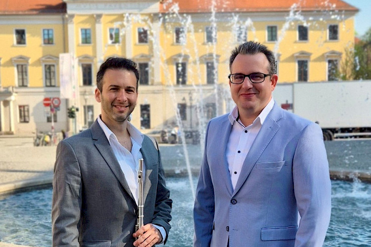 Die Musiker Alberto Rosas Llerena und Moisés Santiesteban Pupo