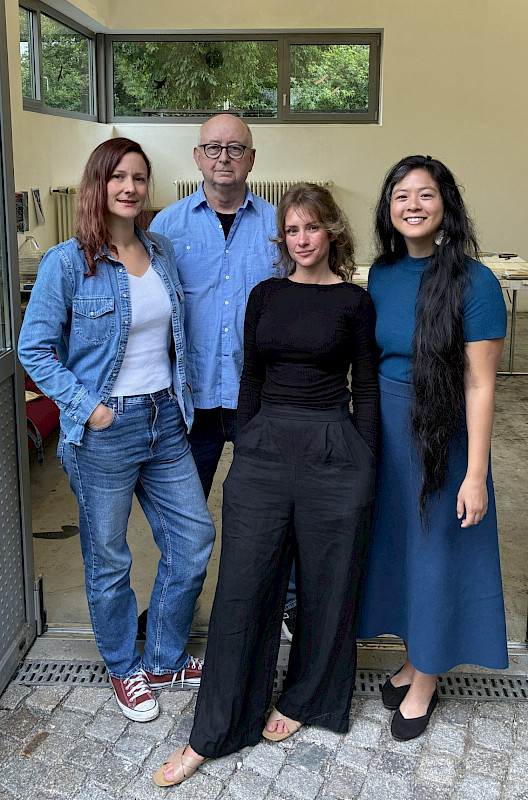 Die Künstler:innen Charlotte Rodenberg, Clifford Garstang, Adrianna Speer und Erika Ji (Foto © Daniela Siegl)