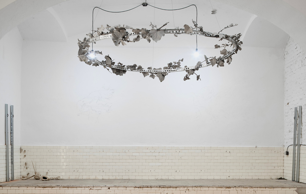KRANZ (2026), Ausstellungsansicht, FAVU gallery Brno, CZ (Foto: Viola Herletova)